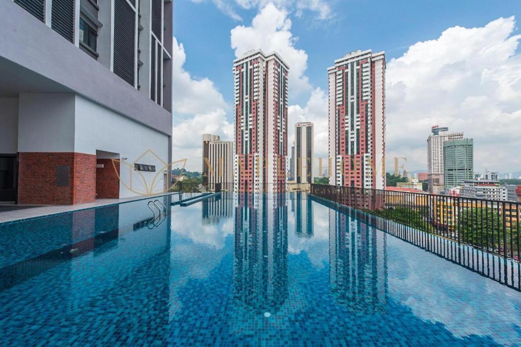 Klcc View With Balcony Chambers Suites Kl 吉隆坡 外观 照片